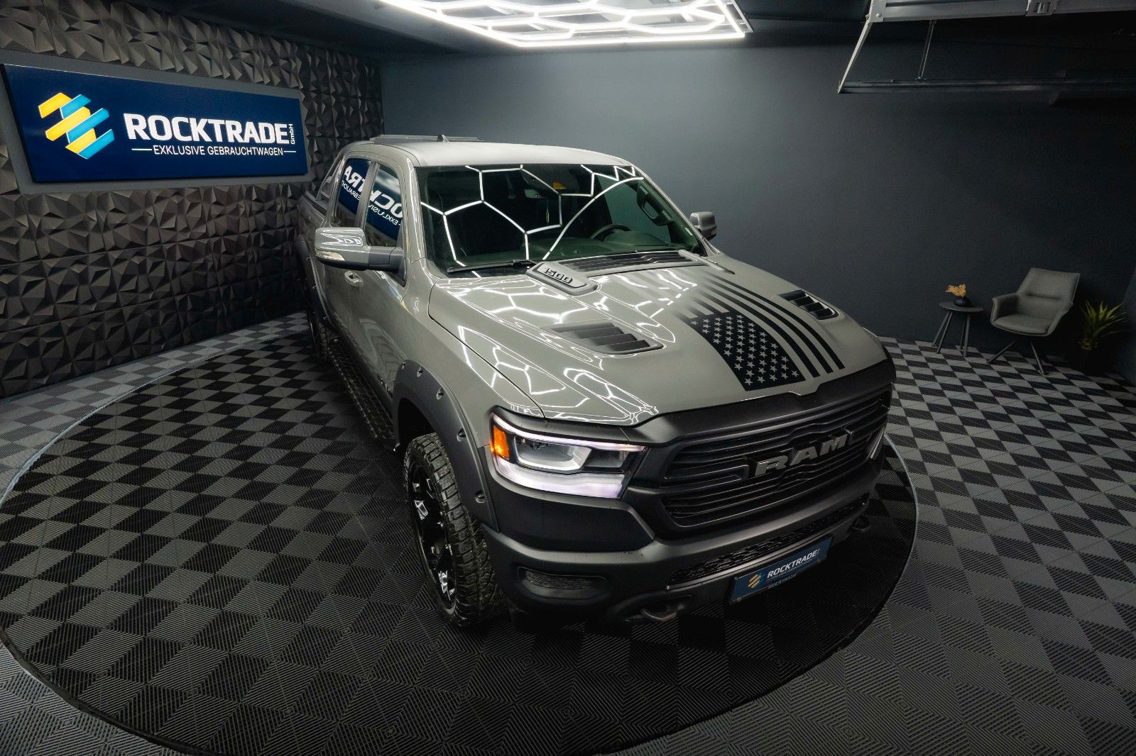 Fahrzeugabbildung Dodge RAM 5.7 V8 HEMI 4x4 NIGHT Laramie ARMY STYLE 19%