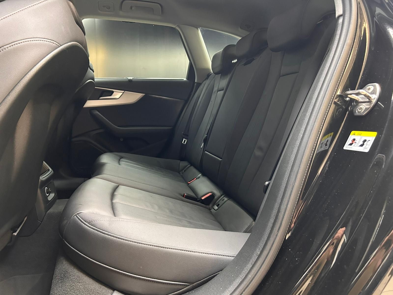 Fahrzeugabbildung Audi A4 45 TDI Quatt Tipt Sport LEDER+SHZ+NAV+LED+ACC