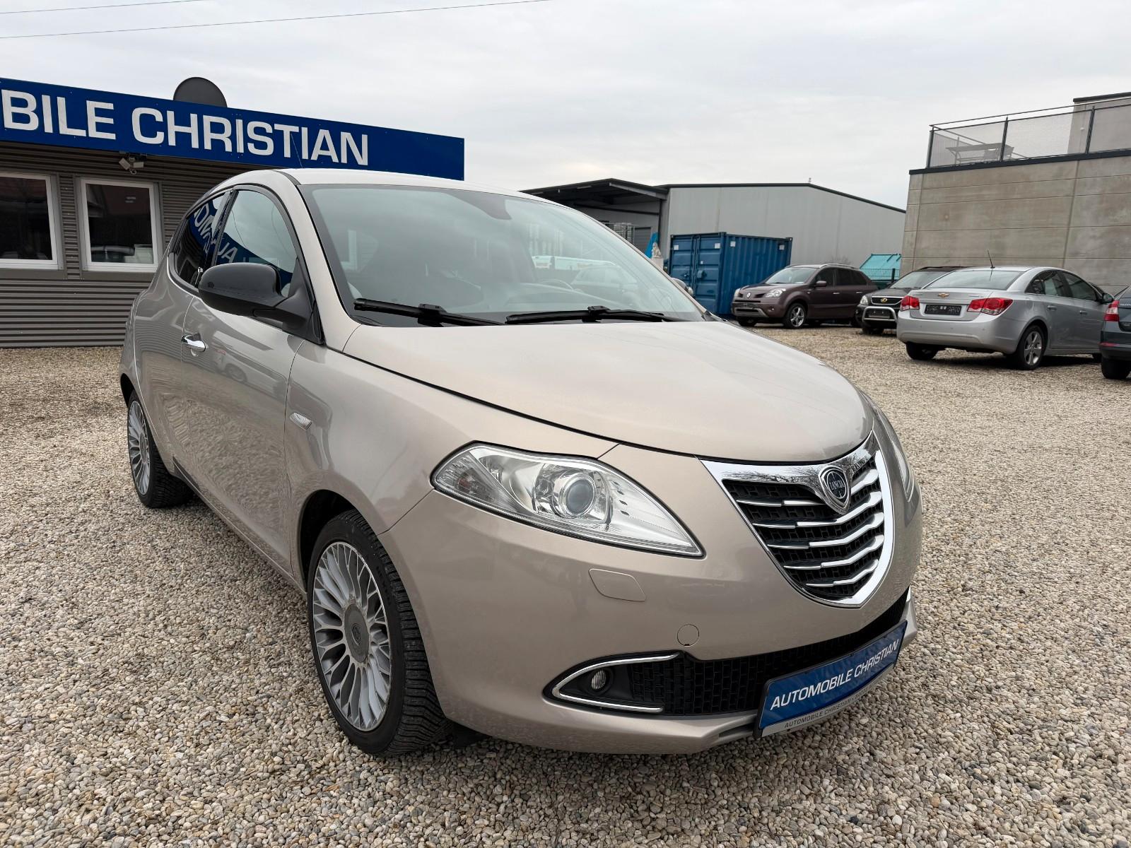 Lancia Ypsilon Platinum Xenon~Teilleder~ PDC~Tüv: Neu