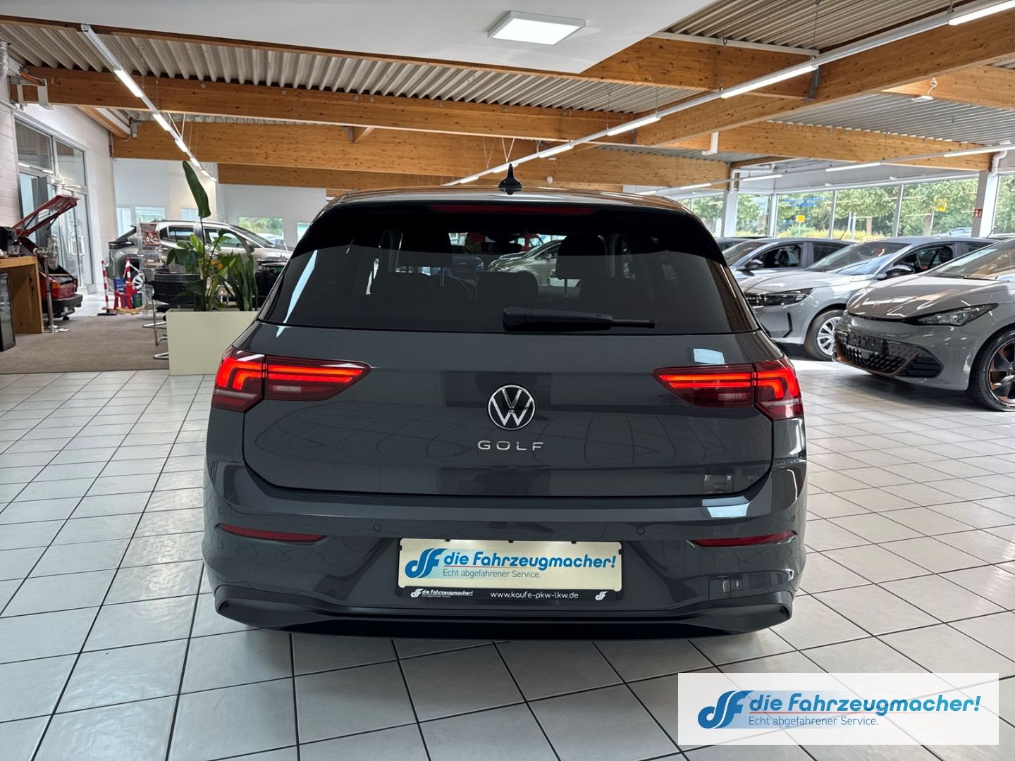 Fahrzeugabbildung Volkswagen Golf VIII 2.0 TDI 110 kW Life Digitales Cockpit