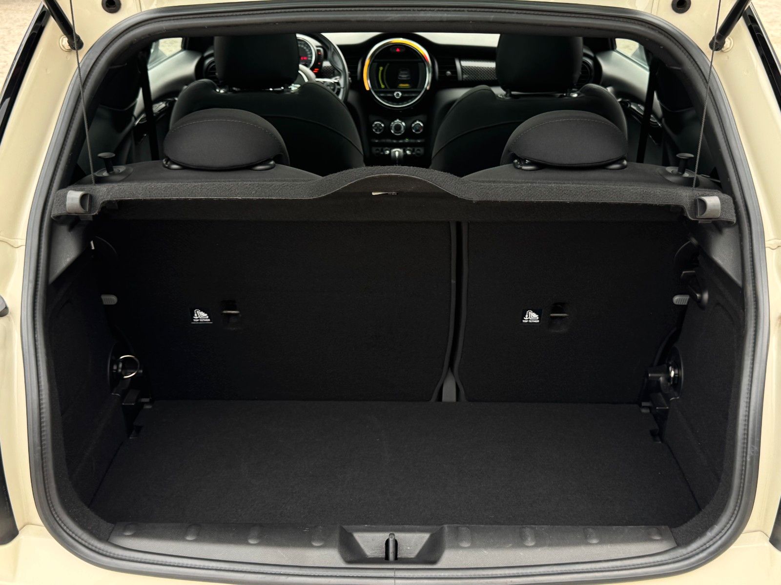 Fahrzeugabbildung MINI Cooper S Panoramadach Tempomat SHZ PDC BLT
