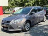 Ford Focus 1,6 Trend 2011/KLIMA/PDC/2SCHLSL/ZNTRL/SHZ - Ford Focus aus 2011: Focus2011