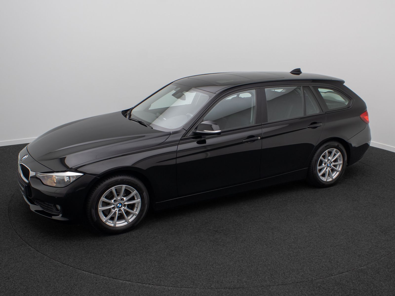 Fahrzeugabbildung BMW 320d PDC Panorama NaviBusiness KlimaAut Regensen