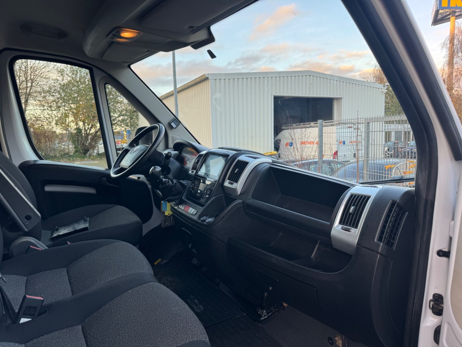 Fahrzeugabbildung Fiat Ducato Hochr.-Kasten 35 140 L2H2 RS: 3450 mm Nav