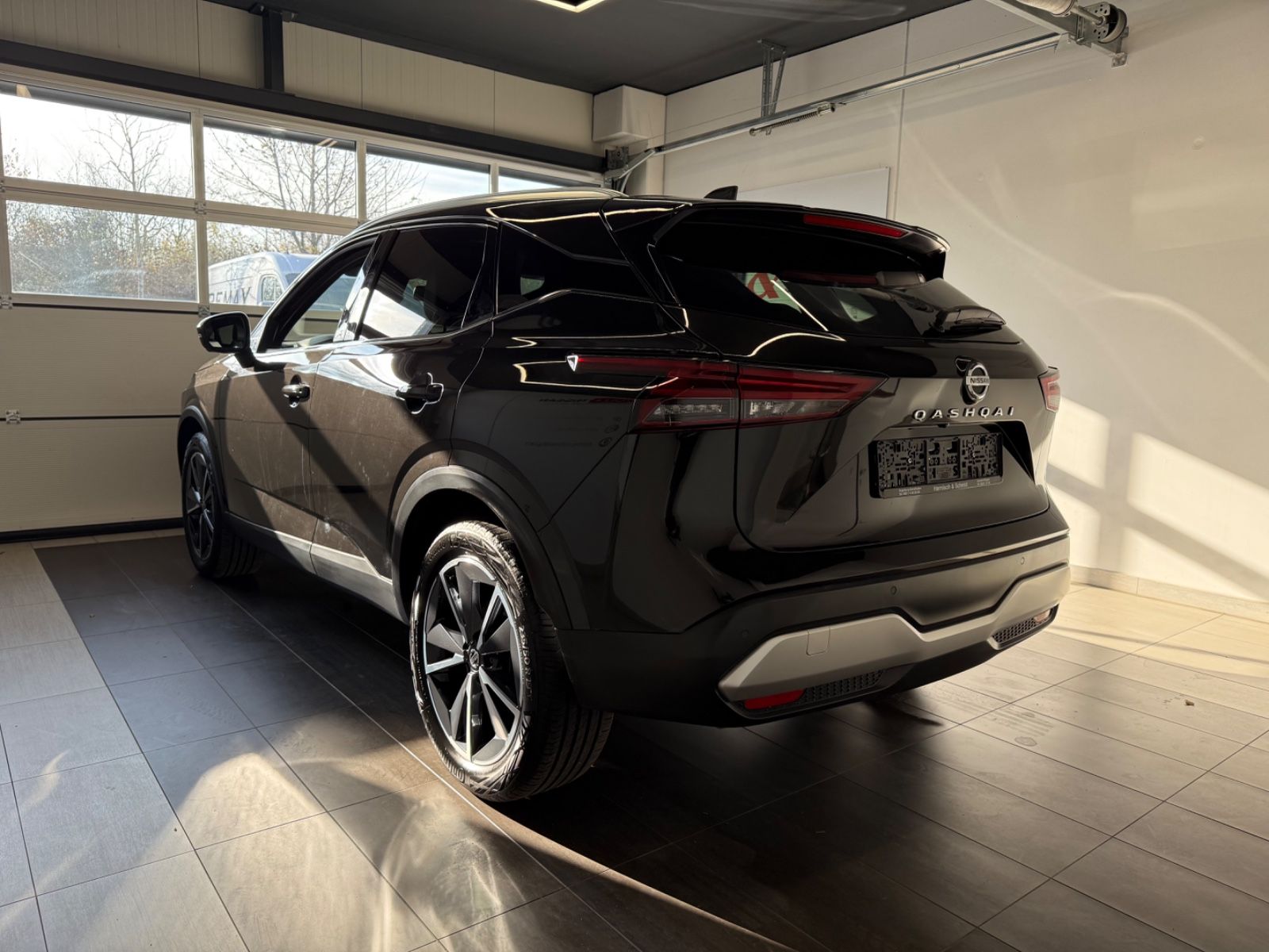 Fahrzeugabbildung Nissan Qashqai Tekna, 360° Kamera, Navi, WP, Panod.