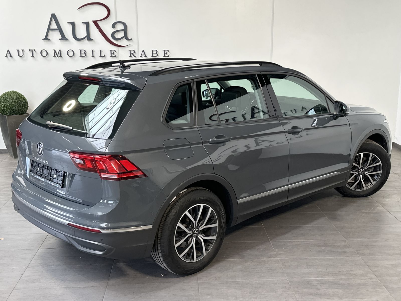 Fahrzeugabbildung Volkswagen Tiguan 2.0 TDI DSG 4M Life NAV+LED+KAM+PANO+AHK