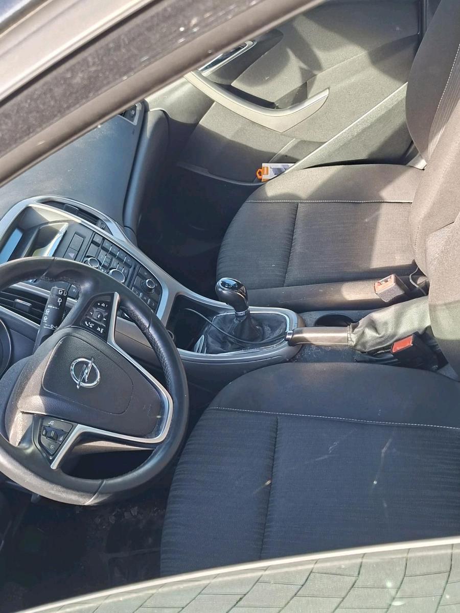 Opel Insignia 2011 — interior