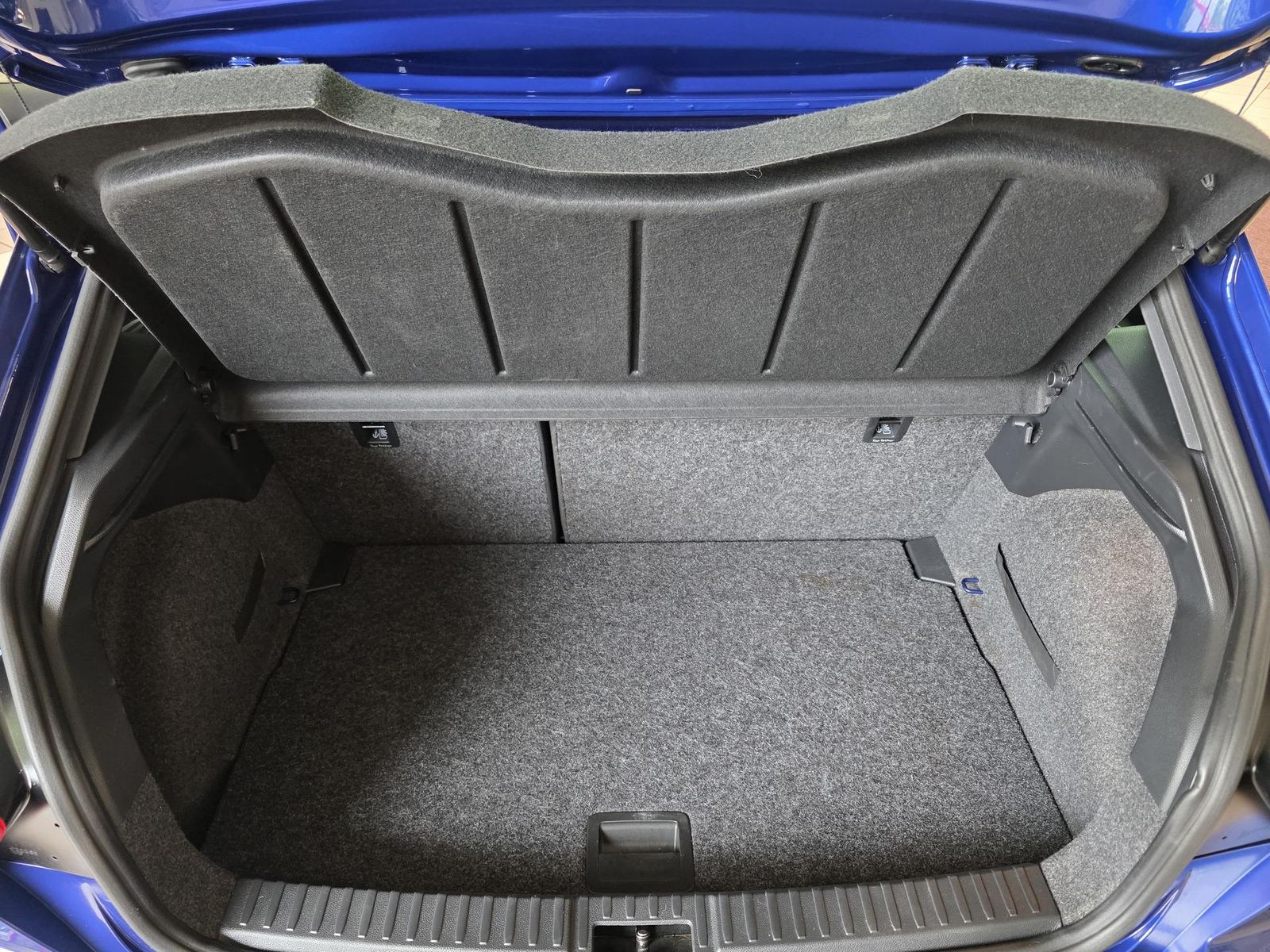 Fahrzeugabbildung SEAT 1.5 TSI FR DSG /Panorama/LED/Carplay/DAB/18"