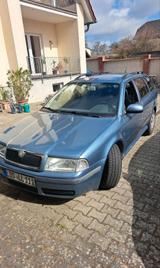 Skoda Octavia Tour - Skoda Octavia aus 2009 mit Diesel-Antrieb