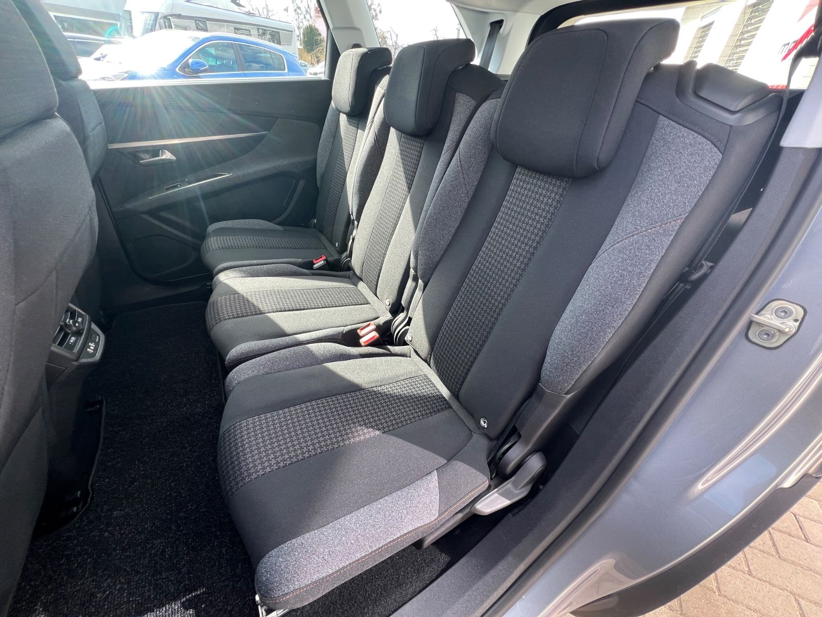 Fahrzeugabbildung Peugeot 5008 PureTech 130 Allure
