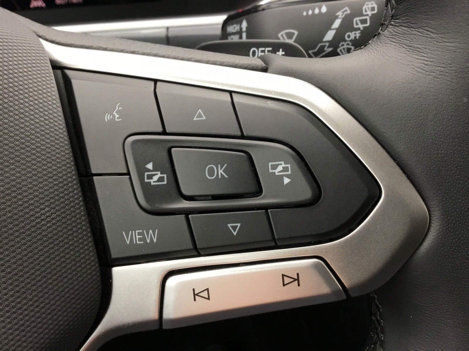 Fahrzeugabbildung Volkswagen T-Roc 2.0 TDI DSG Style+LED+AHK+ACC+Kamera