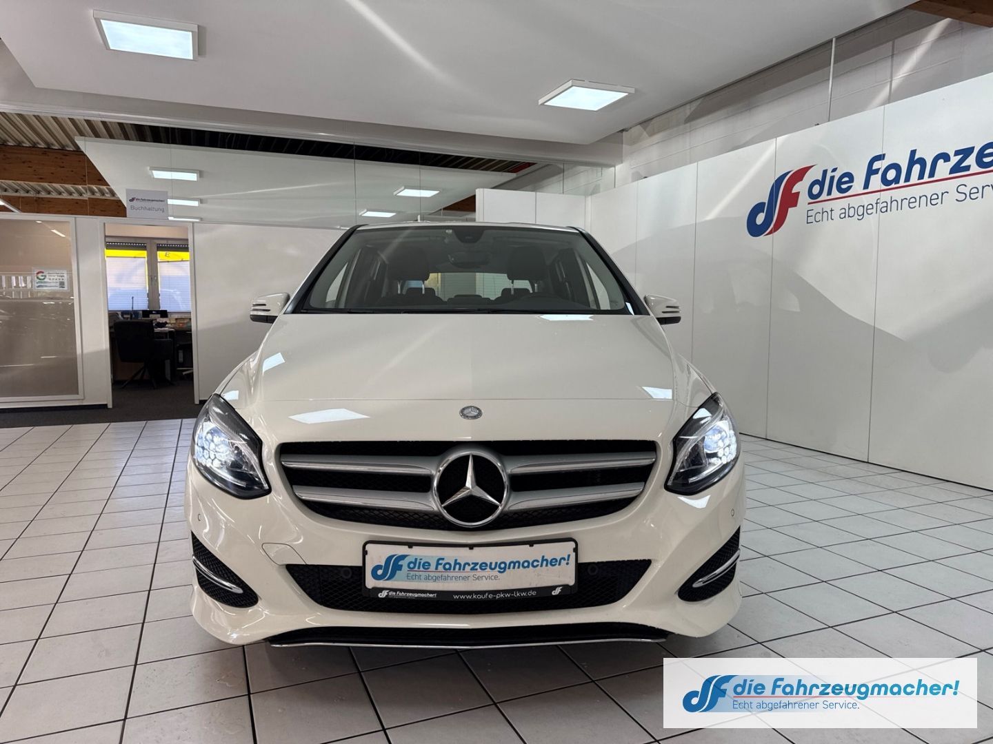 Fahrzeugabbildung Mercedes-Benz B 180 AHK-klappbar Navi LED SHZ Parklenkass. Rüc