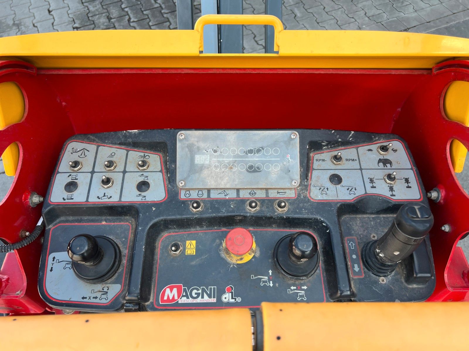 Fahrzeugabbildung Andere Magni DTB 28 RT 4x4 / 28,5m / 454kg / nur 1.388h