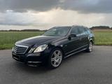 Mercedes-Benz E 220 E  T-Modell E 220 CDI BlueEfficiency - Mercedes-Benz E 220: Cdi T Modell