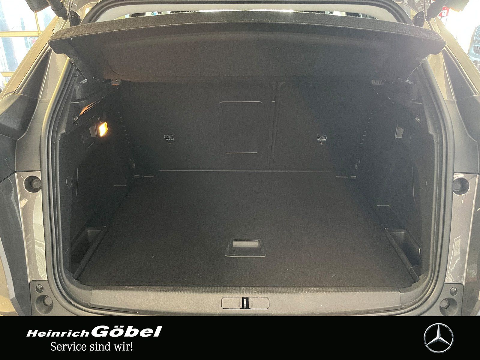 Fahrzeugabbildung Peugeot 3008 1.5 BlueHDi 130 Allure Pack AHK+NAVI+KAMERA