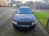 Volkswagen Basltlerfahrzeug VW Passat V6 - Volkswagen Passat aus 1998: Kombi
