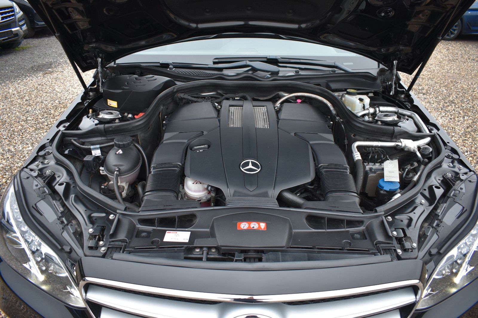 Fahrzeugabbildung Mercedes-Benz E 400 T Edition 4Matic AMG Night-Paket AHK