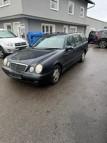 Mercedes-Benz E 240