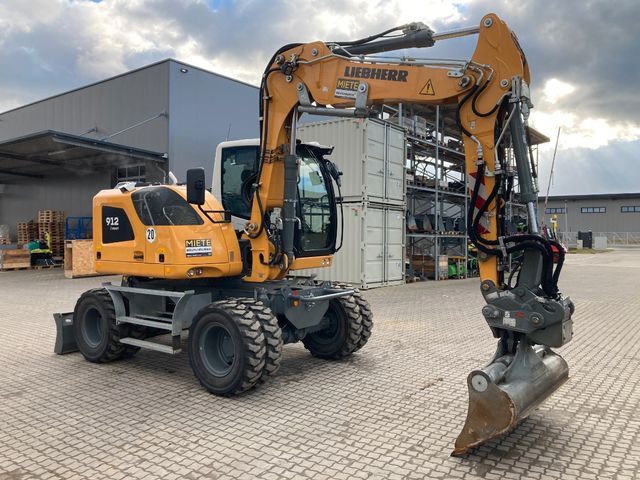 Liebherr A912 Compact 