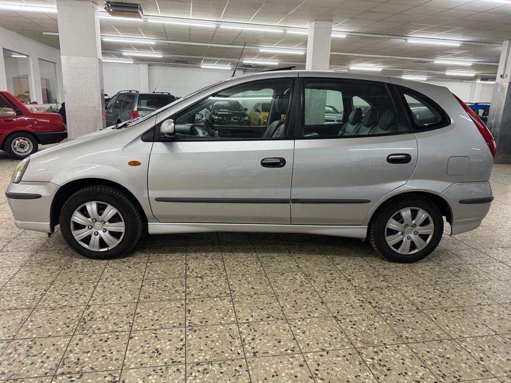 Nissan Almera Tino