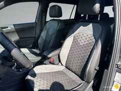 VW Tiguan Allspace 2.0 TSI R-Line 4M 7-Si Pan Black VW Tiguan Allspace 2.0 TSI R-Line 4M 7-Si Pan Black