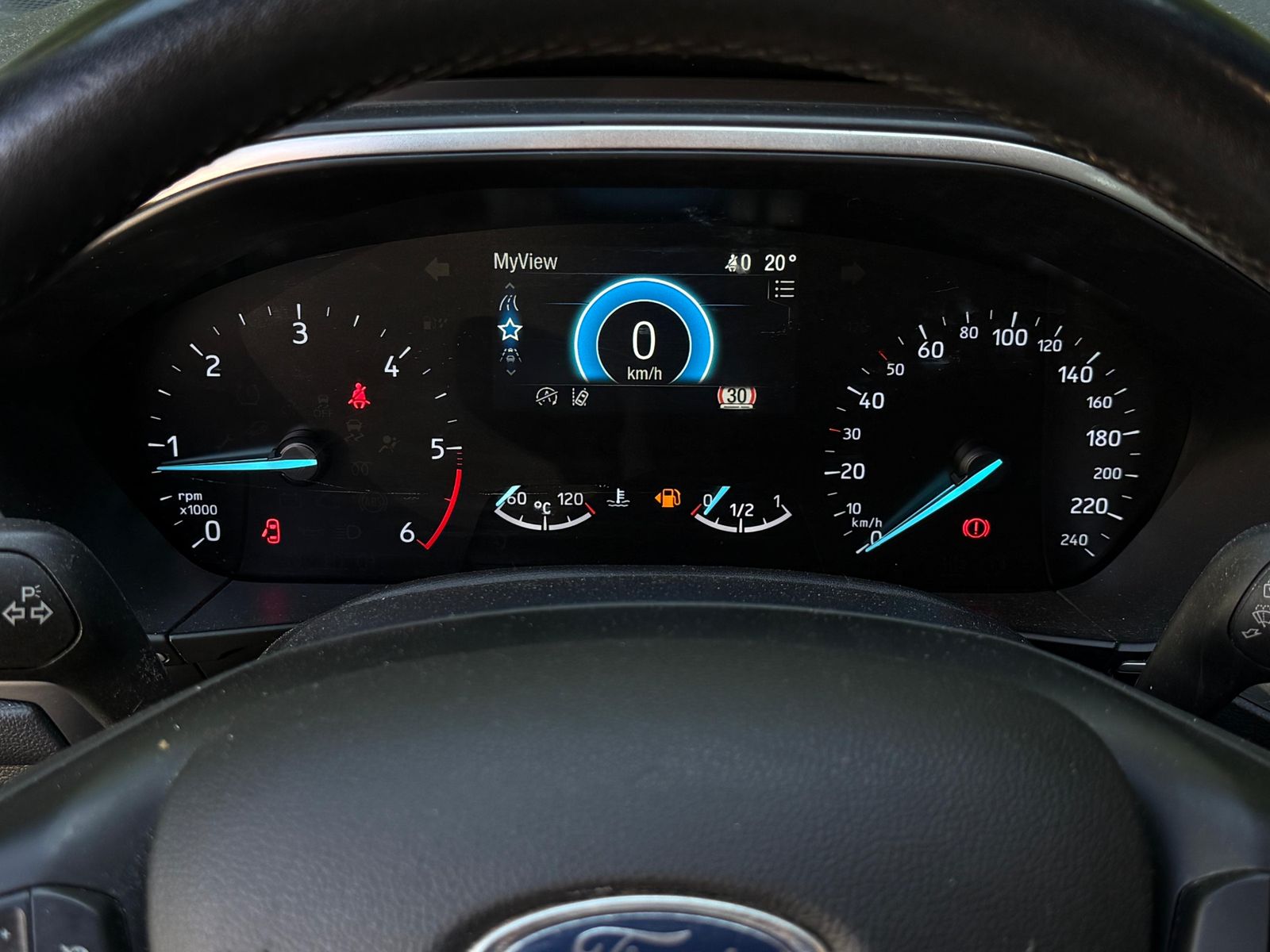 Fahrzeugabbildung Ford Focus 2.0 EB Cool & Connect LED+NAV+SHZ+KAM+CARP