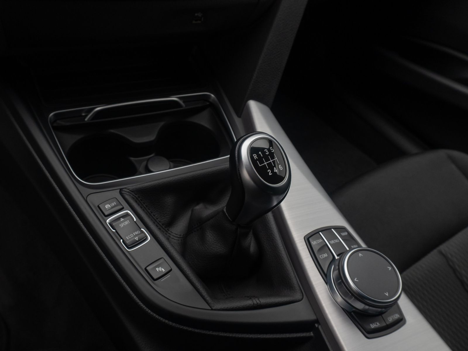 Fahrzeugabbildung BMW 320i GeschwindigReg ParkAss DAB H/K FernlichtAss