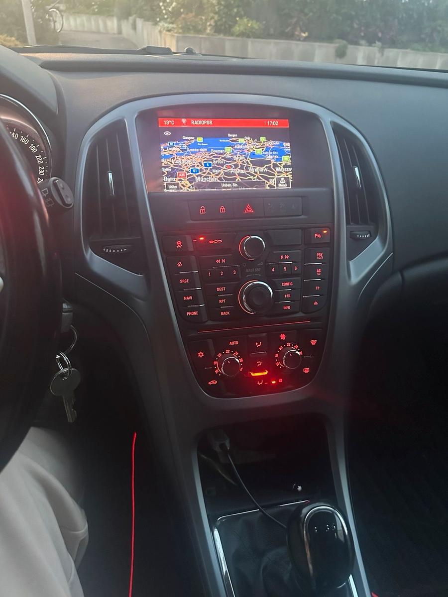Opel Astra 2015 — photo 8