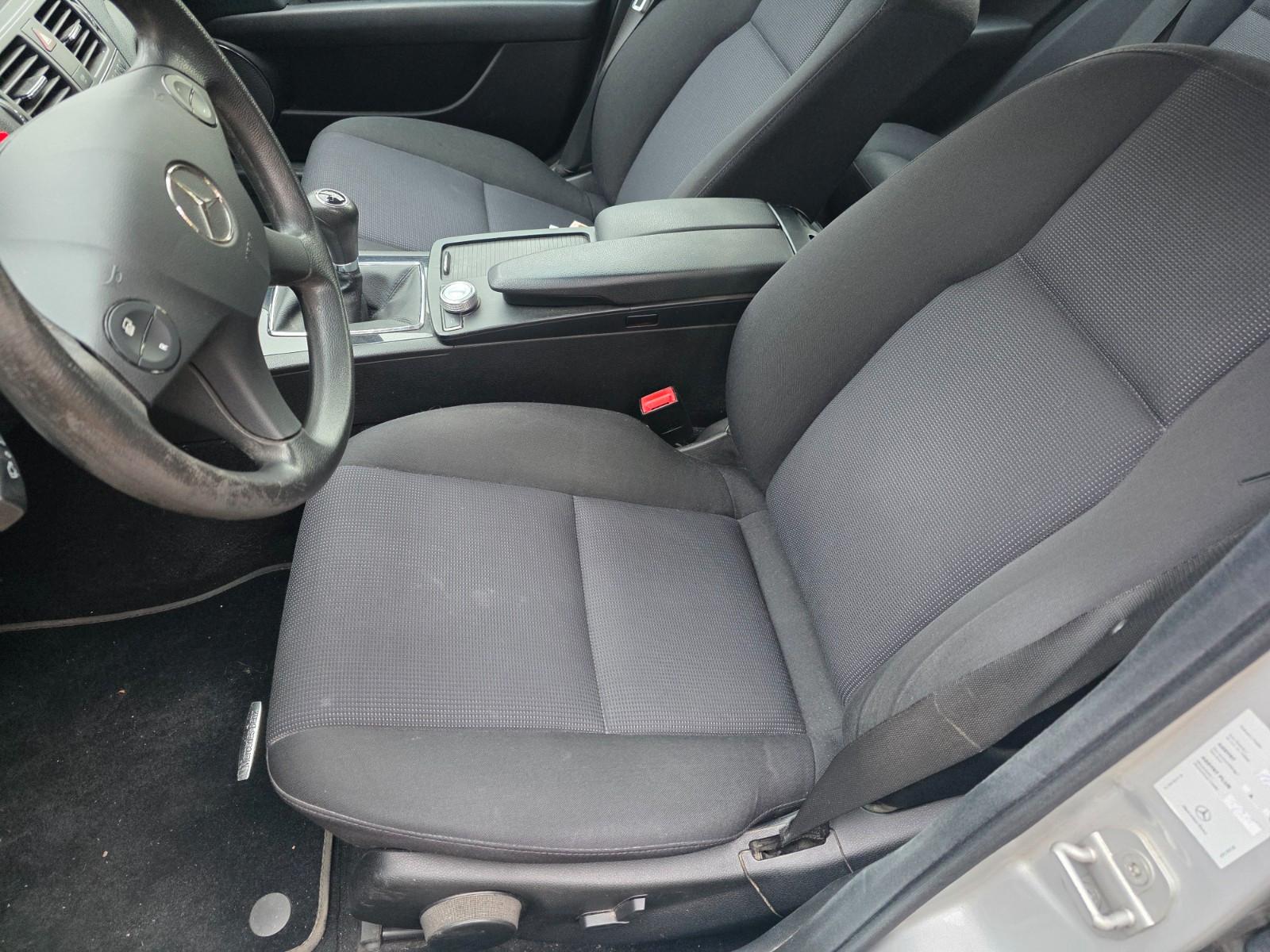 Mercedes-Benz C200 2010 — photo 8