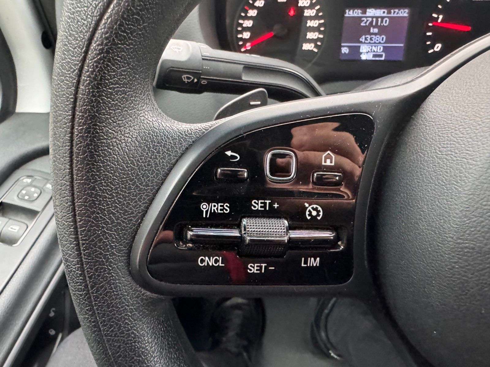 Fahrzeugabbildung Mercedes-Benz Sprinter 215 CDI DoKa 9G Klima AHK SHZ