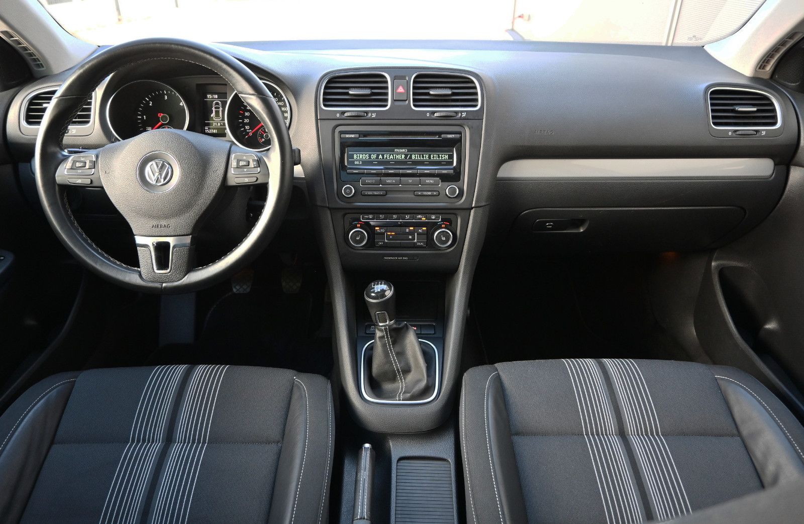 Fahrzeugabbildung Volkswagen Golf 1.6 TDI Variant MATCH °AHK°PANO°STANDHEIZ.°