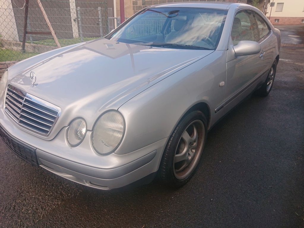 Mercedes-Benz CLK 320