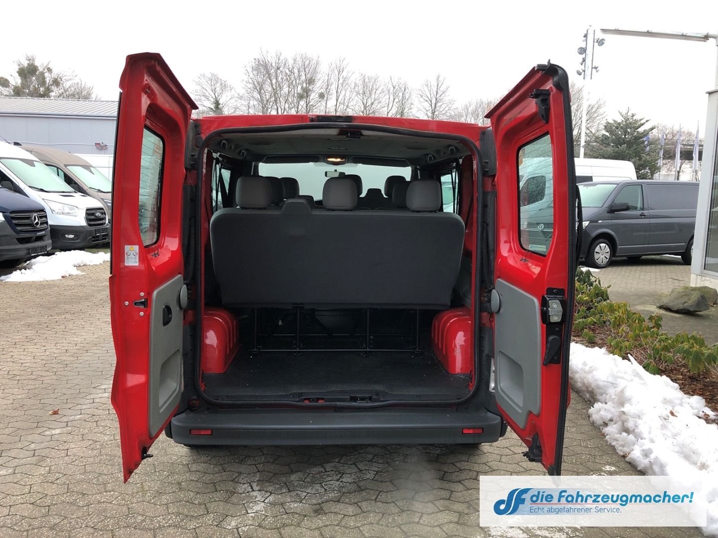 Fahrzeugabbildung Opel Vivaro Kasten Behindertengerecht 8022