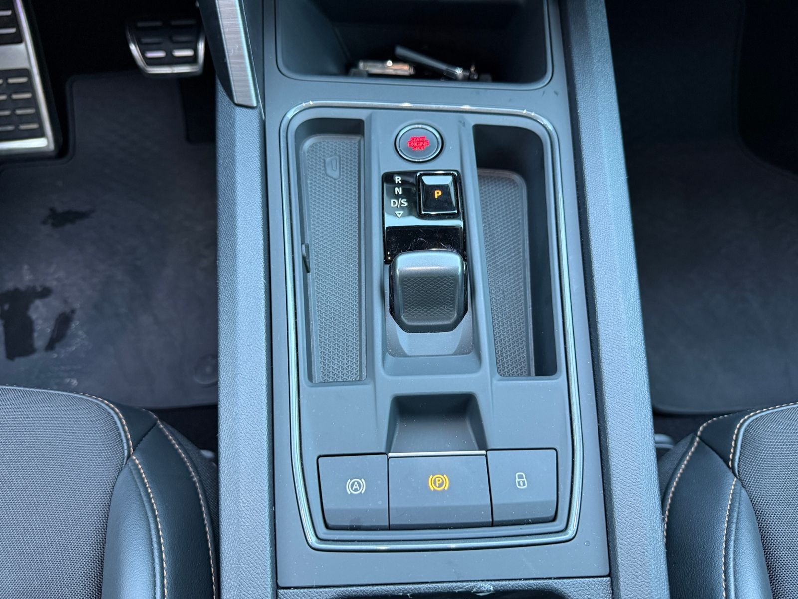 Fahrzeugabbildung CUPRA Leon 1.4 e-Hybrid VZ SHZ NAVI DAB