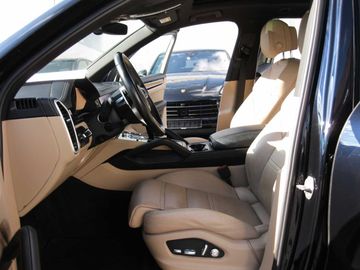 Porsche Cayenne - 12