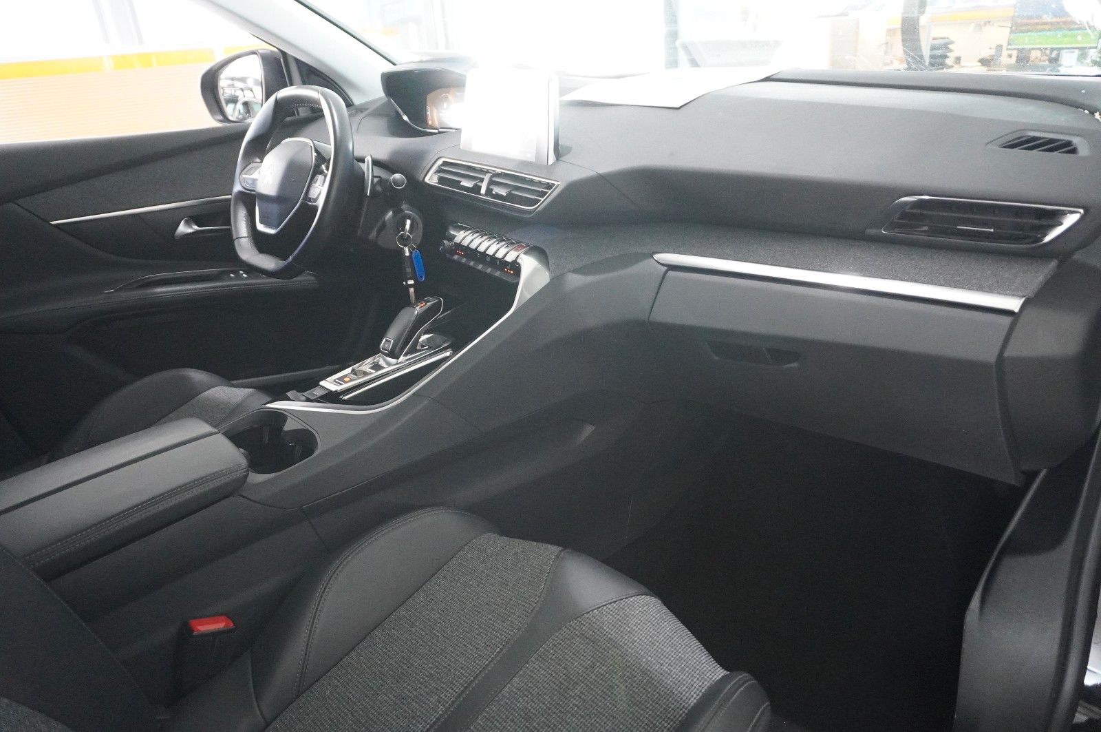 Fahrzeugabbildung Peugeot 5008 1.5D ALLURE NAVI/LED/KAMERA/VIRT/SH/DAB/AHK
