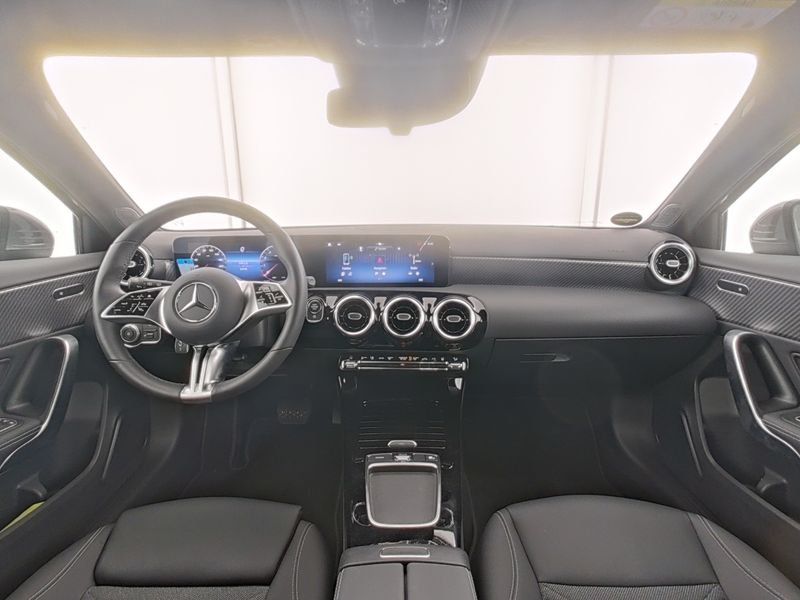 Fahrzeugabbildung Mercedes-Benz A 200 PROGRESSIVE*FAP*STANDHEIZUNG*DISTRONIC