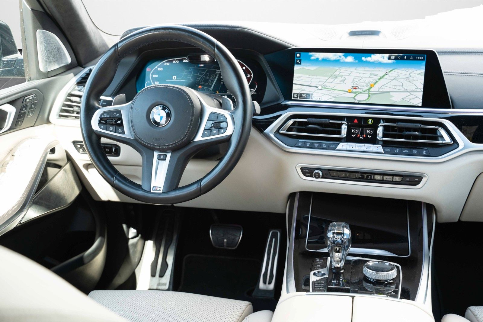 Fahrzeugabbildung BMW X7 M50 i SPORT VOLL SHADOW LED TV CARBON 22"