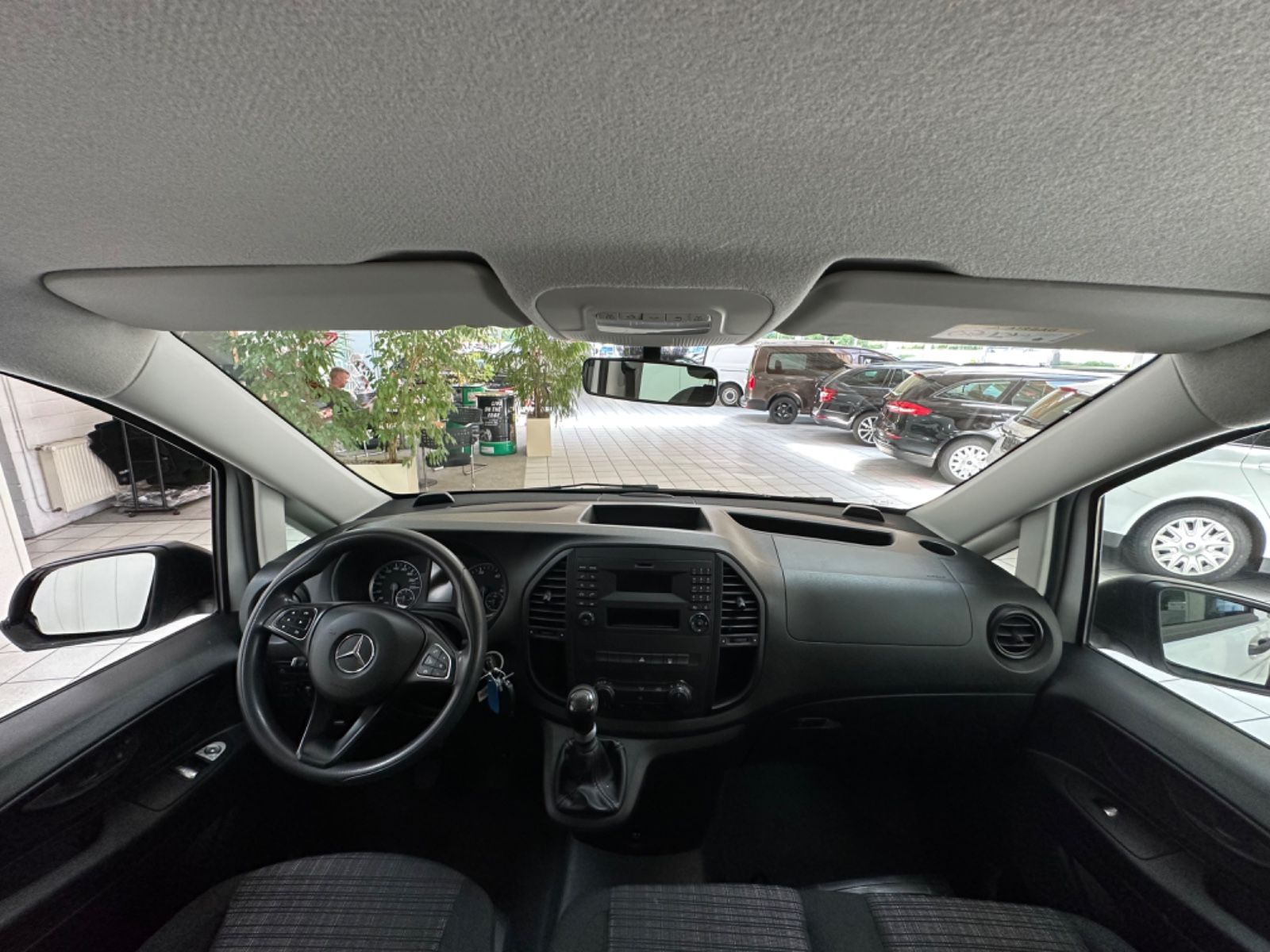 Fahrzeugabbildung Mercedes-Benz Vito Mixto 111 CDI FWD *extralang*PDC*