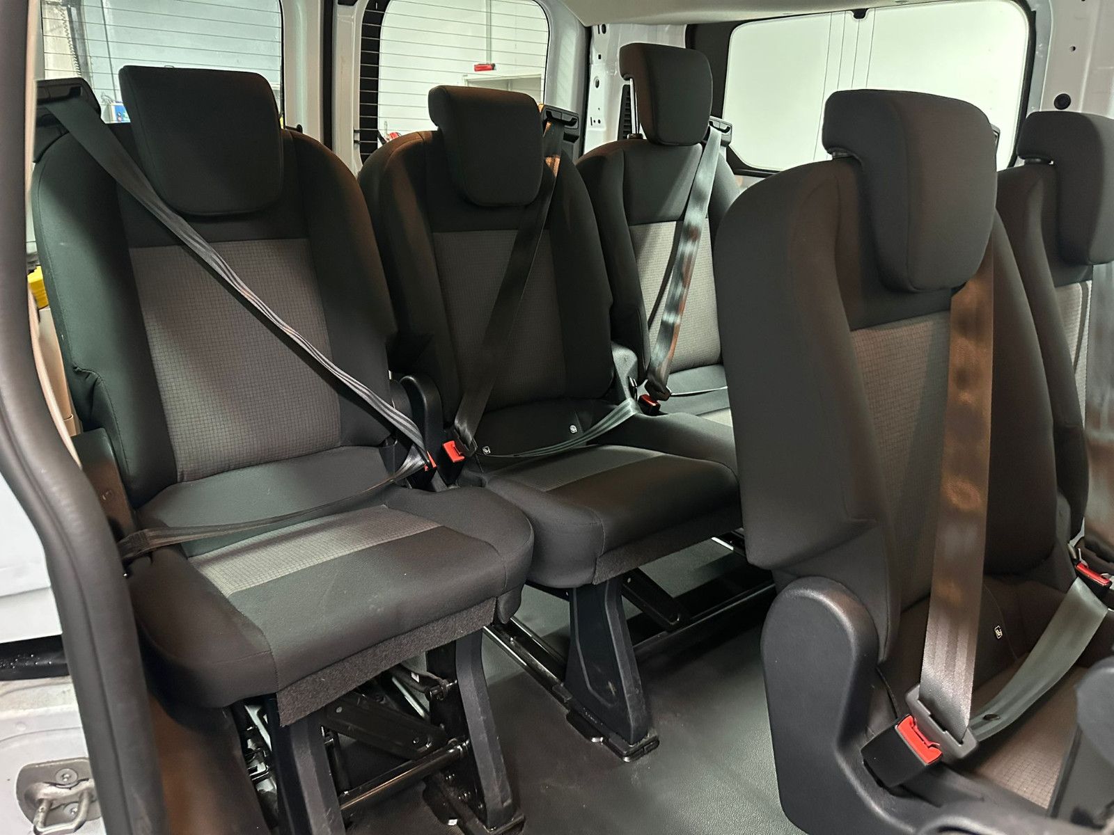 Fahrzeugabbildung Ford Transit Custom 320 L1H1  - 9Sitze*KLIMA