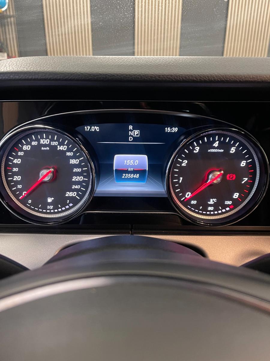 Mercedes-Benz E200 4Matic *Leder*Schiebedach*Temp*LED