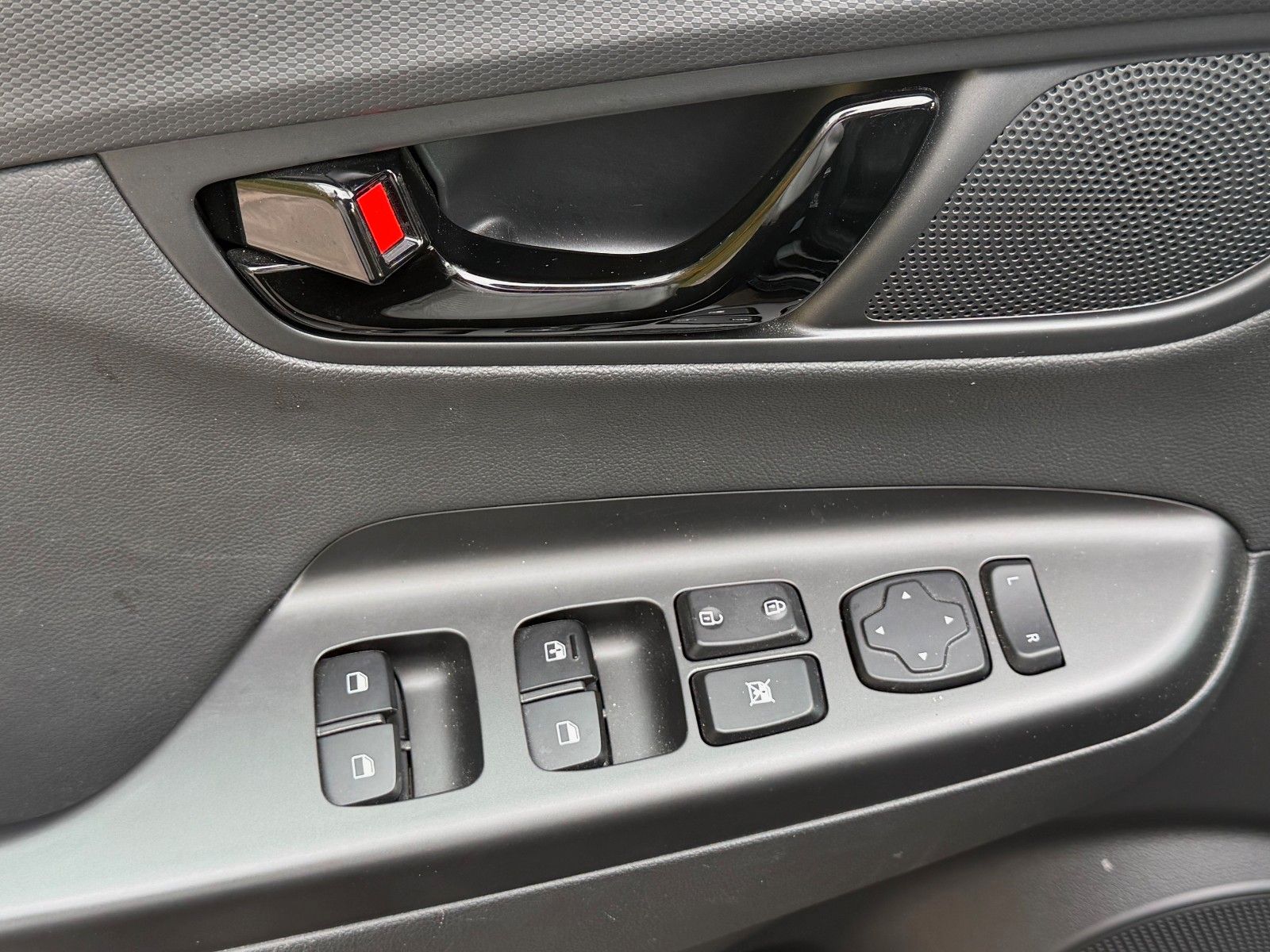Fahrzeugabbildung Hyundai KONA 1.6T-GDI*Unique*2WD*DCT*RFKamera*Navi*SHZ*