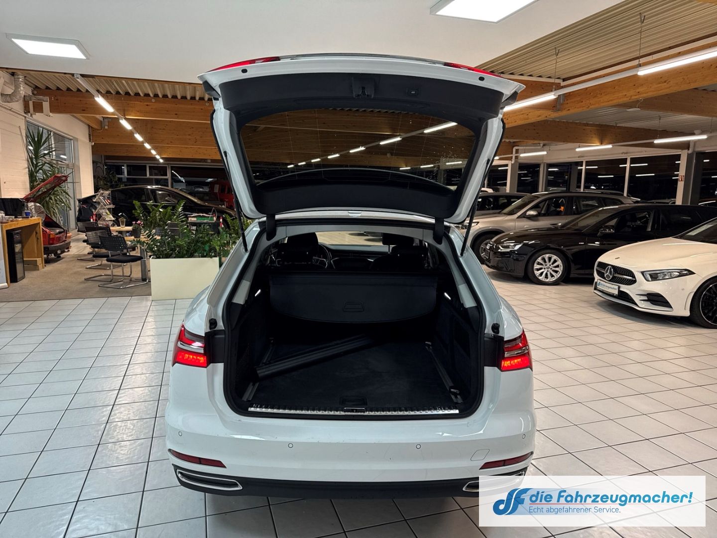 Fahrzeugabbildung Audi A6 Avant 40 TDI StandHZG AHK-klappbar Navi LED A