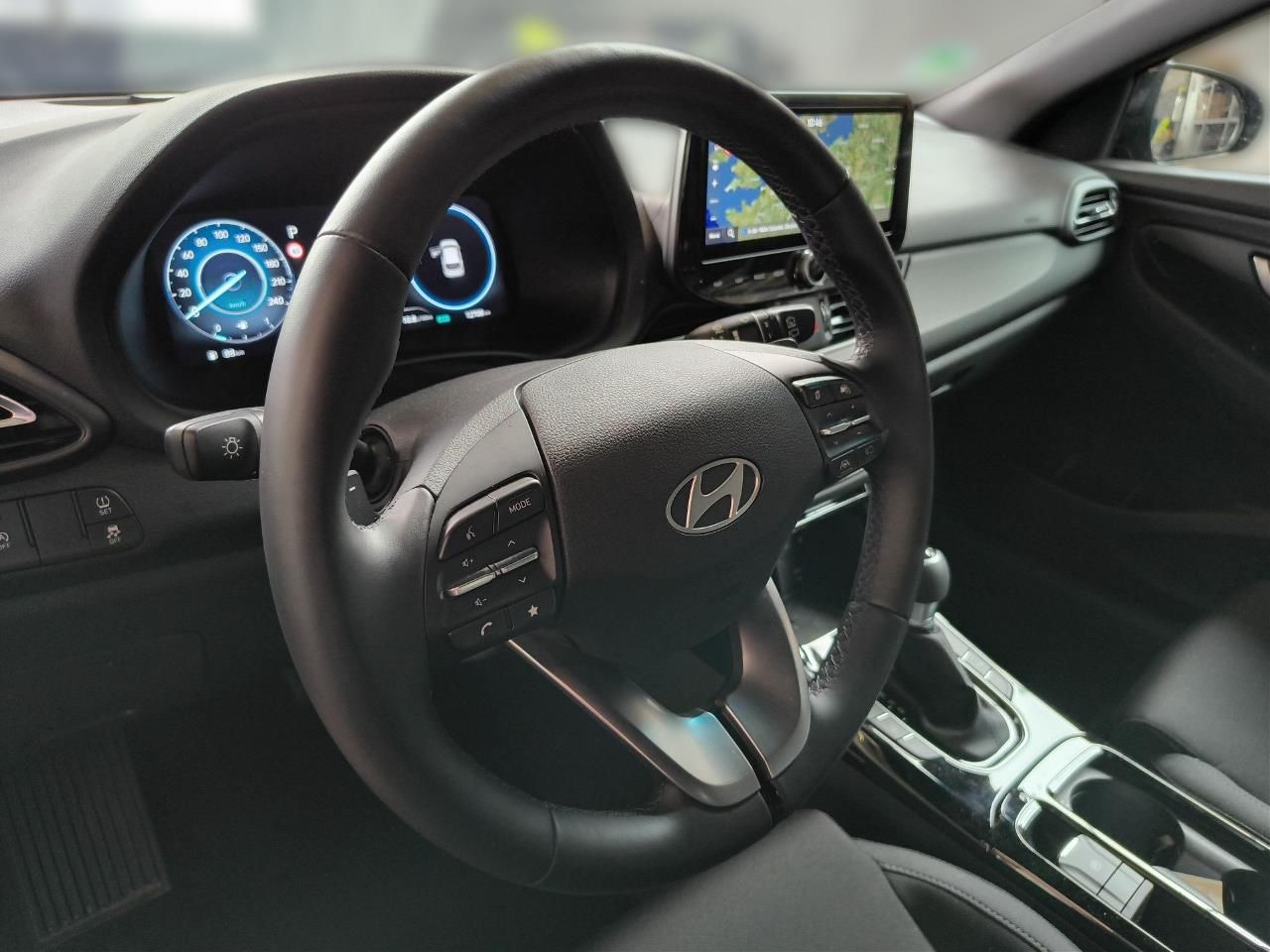 Fahrzeugabbildung Hyundai i30 1.5 DCT ADVANTAGE SHZ*LHZ*NAVI*KAMERA*CARPL*