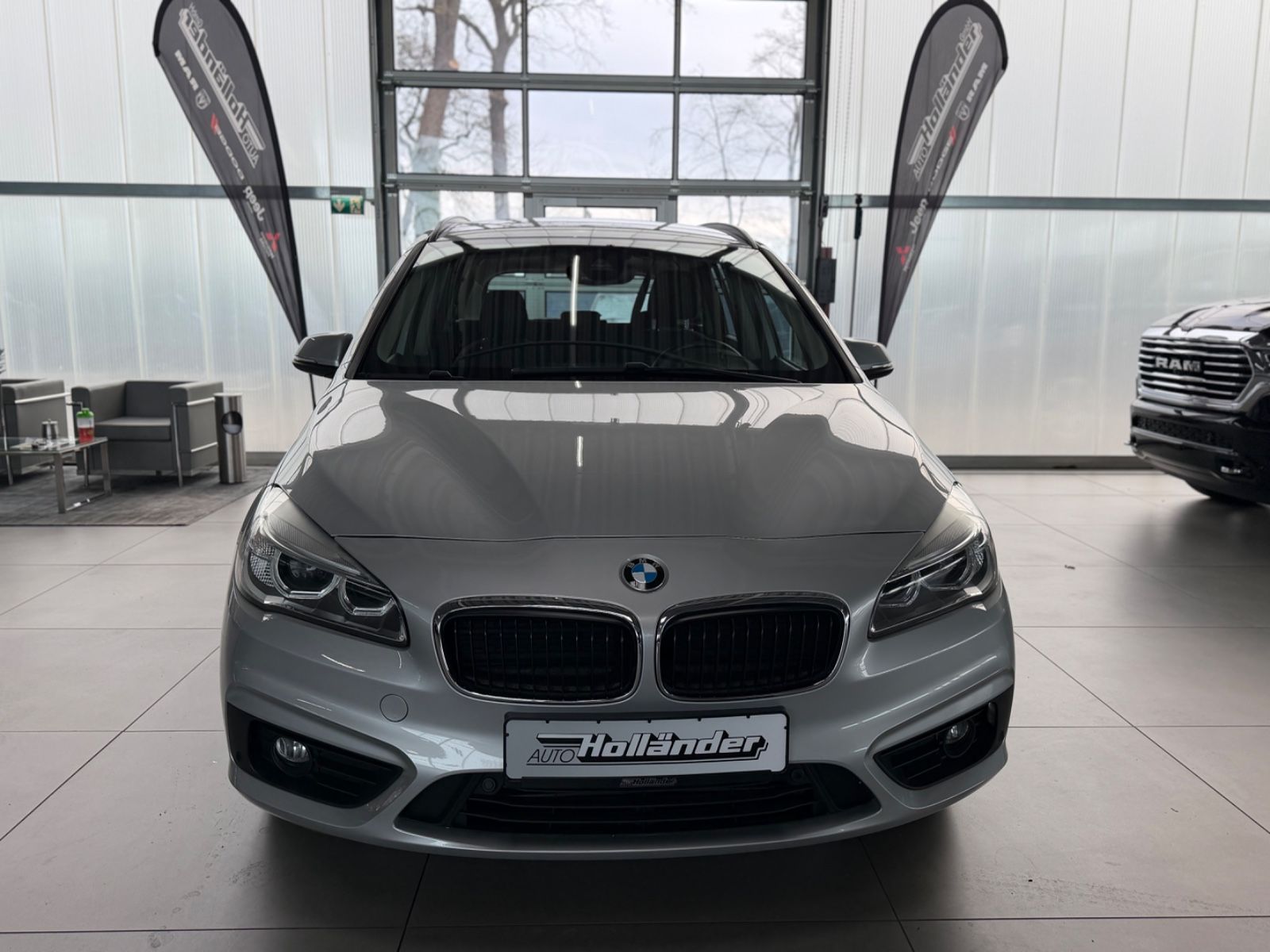 Fahrzeugabbildung BMW 2er Gran Tourer 220d Advantage Business LED