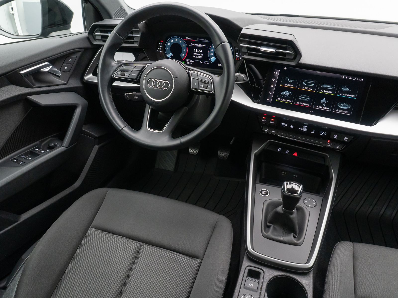 Fahrzeugabbildung Audi A3 35 TFSI Sportback LED PDC Sound Tempomat AHK