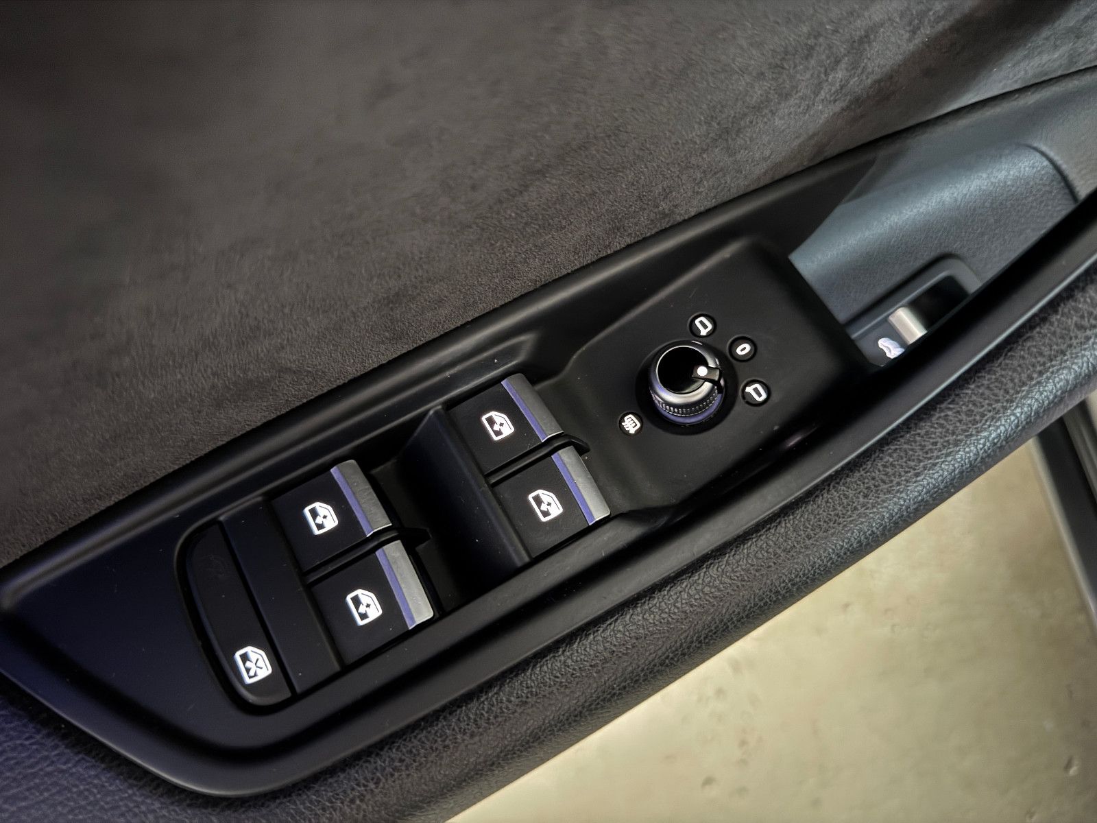 Fahrzeugabbildung Audi A4 2.0 TFSI S-TRONIC 3X-SLINE VIRTUAL LED VOLL