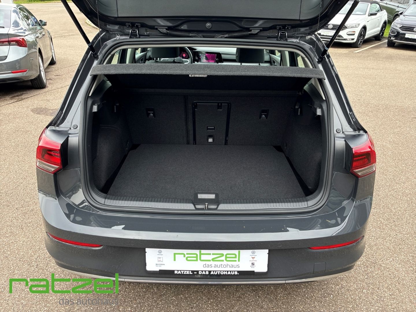 Fahrzeugabbildung Volkswagen Golf VIII Style eTSI DSG LED ergoActive Sitz App