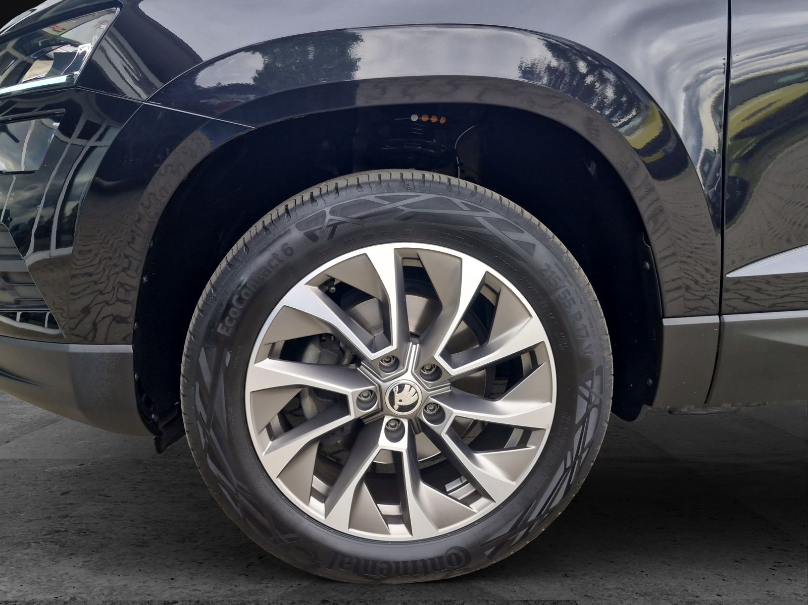 Fahrzeugabbildung SKODA Karoq Clever 1.5 TSI DSG LED Navi ACC AHK 4xSHZ