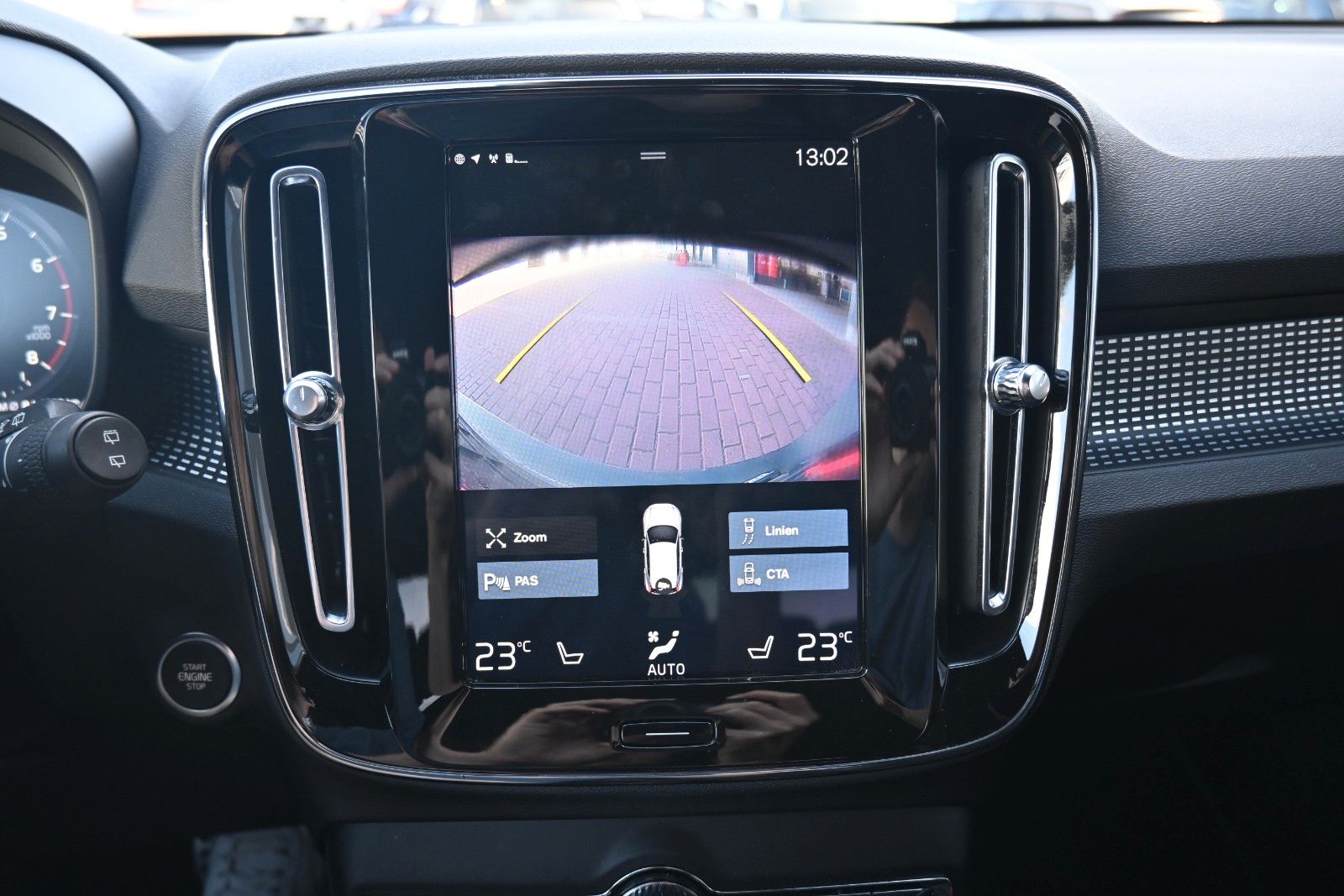 Fahrzeugabbildung Volvo XC40 T4 FWD Autom. R-Design*FSHZG*H&K*RFK*ACC*